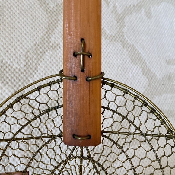 Vintage chicken wire/bamboo fryer strainer! - Picture 5 of 11